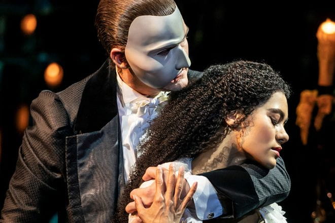 Cast of Phantom of The Opera on stage